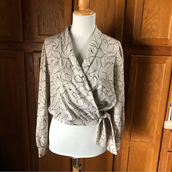 LUSH Gray Printed Wrap Crop Top - S - Picture 1 of 12